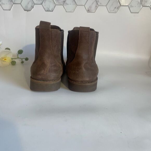 UGG Leather Chelsea Boots - Picture 3 of 8